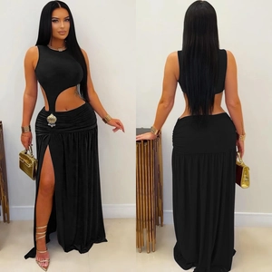 Detail of black cut-out waist dress with side slit and elegant side ruching fabric