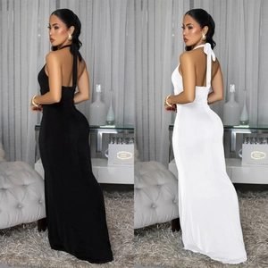 Robe longue dos nu élégante en noir et blanc pour les soirées formelles et événements