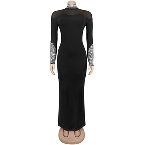 Détails de robe noire moulante avec strass au col montant et empiècement en tulle