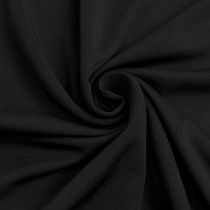 Détail du tissu en maille côtelée noire montrant la texture fine et les rayures