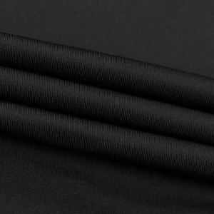 Vue détaillée de la texture en maille noire extensible pour robe moulante sexy col en V