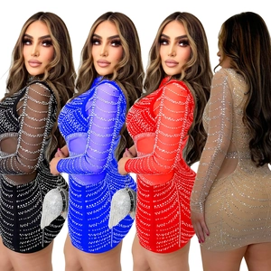 Minikleid mit Netzärmeln, Strasssteinen und seitlichen Ausschnitten in vier Farben