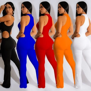 Détails de la combinaison licou sans manches avec découpes latérales en plusieurs couleurs