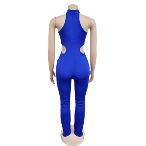 Détail de la combinaison bleu roi montrant le zip et les découpes à la taille