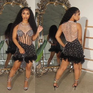 Combishort Femme Sexy en Maille avec Strass Bordure en Plumes Combinaison Sans Manches Étincelante Club Party Bodycon Mini Tenue
