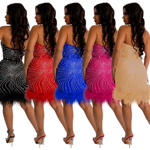 Robe de soirée dos nu pour femme avec strass et bordure en plumes, divers coloris