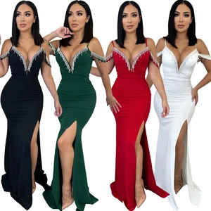 Détails de robes de soirée moulantes avec franges et fente haute en quatre couleurs