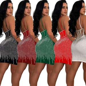 Robe courte moulante en résille avec strass brillants en noir rouge vert et blanc