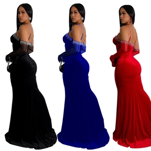 Robe de soirée sirène en velours bustier avec strass et gants longs assortis