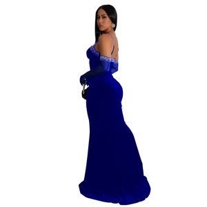 Robe de soirée bleu roi avec strass et gants assortis pour les événements de gala