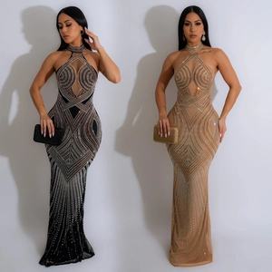 Robe de Soirée Élégante Cou Halter Strass Maille Coupe Ajustée Dos Nu Longueur au Sol Robe de Fête Femme