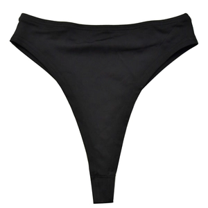 Détail du tissu en mesh noir avec strass et coupe taille haute pour femmes