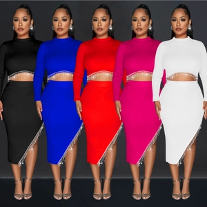 Ensemble en Maille Côtelée pour Femmes Avec Franges en Strass Haut Court Manches Longues et Jupe Midi Unie Soirée Club