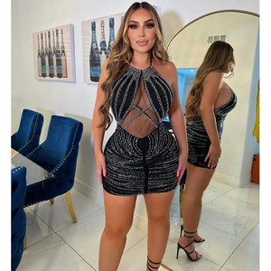 Robe courte moulante noire à strass brillants avec dos nu et col licou évidé