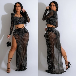 Ensemble deux pièces en mesh noir pour femmes avec top à manches longues et jupe longue