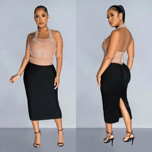 Completo donna top a fascia con perle e gonna midi nera a vita alta con spacco