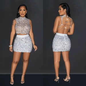 Ensemble deux pièces pour femme avec strass brillants, haut dos nu et mini-jupe