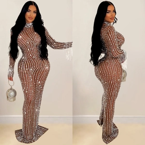 Robe longue en maille à strass scintillants, manches longues et poignets à franges avec sac