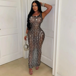 Abito lungo bodycon senza maniche in mesh nero con motivi geometrici di diamanti
