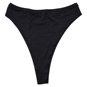 Détail du bas de bikini noir taille haute avec coupe en V et tissu élastique mat de qualité