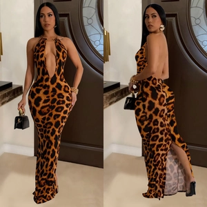 Robe longue sexy à imprimé léopard avec dos nu et fente haute pour les soirées