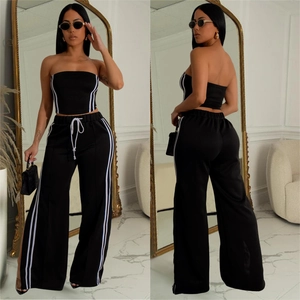 Ensemble deux pièces noir sans manches pour femme avec rayures blanches latérales
