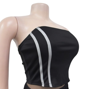 Vue latérale détaillée du top bustier noir ajusté avec doubles bandes latérales