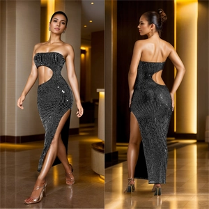 Elegante abito da sera nero senza spalline con strass scintillanti e spacco laterale