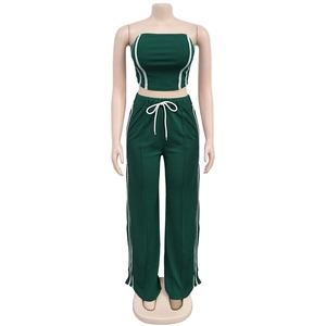 Détails du haut bandeau vert foncé et du pantalon large à rayures blanches latérales