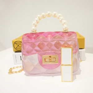Mini borsa trasparente viola con motivo a rombi, manico di perle e catena dorata