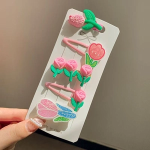 Détail du lot de 5 barrettes florales avec roses roses et tulipes vertes sur support