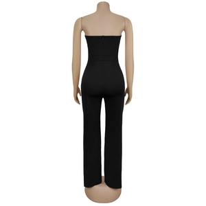 Vue arrière d'une combinaison bustier noire avec coupe droite et fermeture invisible