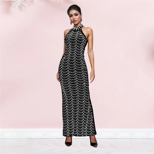 Elegante abito lungo nero all'americana per donna con decorazioni di perle bianche e vestibilità