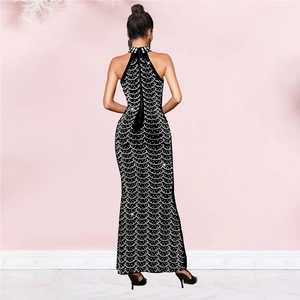 Elegante abito lungo con scollo all'americana e ricami di perle bianche a sirena