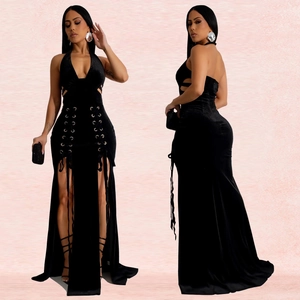 Robe longue licou en velours noir avec détails de laçage et fente latérale