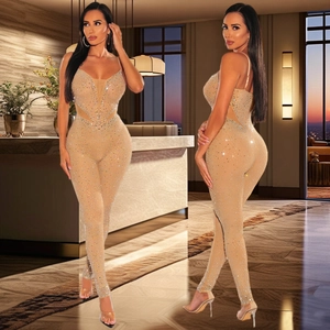 Figurbetonter Strass-Body in Beige mit schmalen Trägern und tiefem V-Ausschnitt für Damen