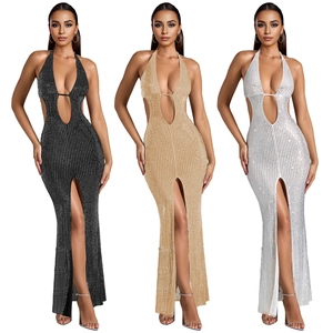 Robe maxi à licou sans manches avec strass brillants et fente latérale en trois couleurs