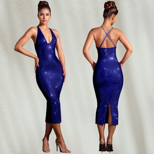 Robe midi moulante bleu roi à paillettes avec col en V profond et dos nu croisé élégant