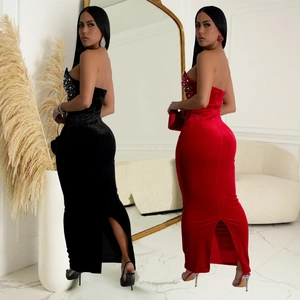 Robe longue élégante en velours à épaules dénudées avec fente et strass femme