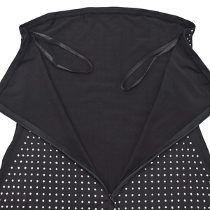 Détails de la robe noire avec strass argentés et fermeture éclair invisible de qualité