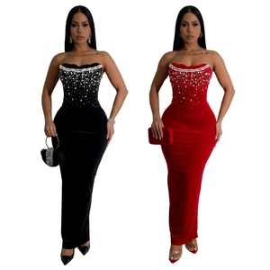 Robe de soirée élégante en velours à épaules dénudées avec strass et perles brillants