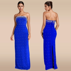 Robe bustier élégante bleu roi en satin avec perles et fente à l'arrière du dos