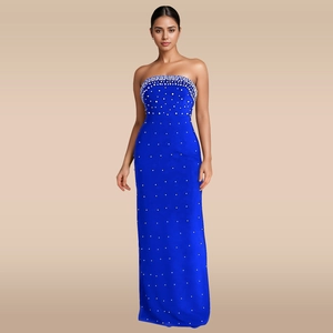 Détail de la robe bustier bleu roi ajustée avec perles scintillantes et strass brillants