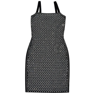 Dettaglio dell'abito bodycon nero con strass argentati scintillanti a motivo a rombi