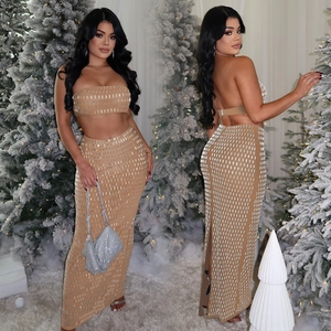 Ensemble deux pièces bustier et jupe longue avec strass argentés et fente arrière