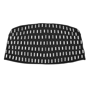 Gros plan du haut bandeau noir avec strass argentés et tissu élastique de haute qualité