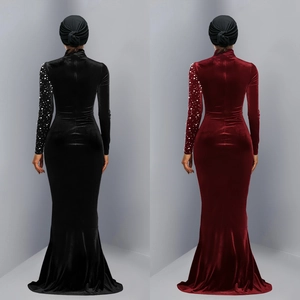 Robes sirène élégantes en velours noir et bordeaux avec manches ornées de perles de luxe