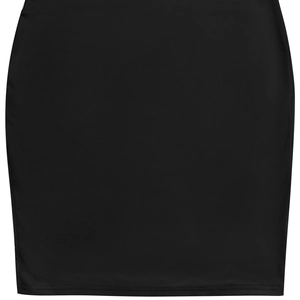 Détail de l'ourlet taille haute et double couture sur une robe moulante noire ajustée