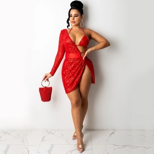 Sexy abito rosso con paillettes monospalla asimmetrico con spacco e tagli laterali