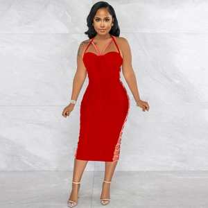 Robe moulante rouge sexy à licou avec lanières croisées et détails en strass